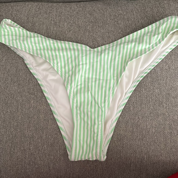 We wore what stripe green bikini! - Picture 6 of 7